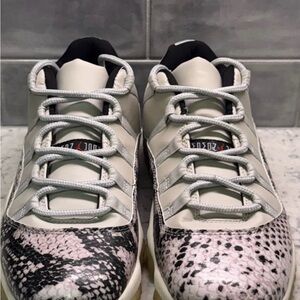 Jordan 11 retro low 'light bone Snakeskin' sneakers size 10